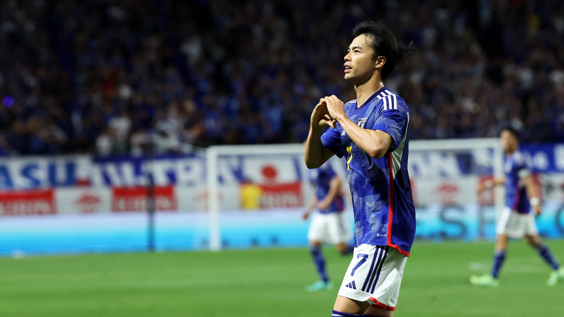 サッカー日本代表　Jリーグ　ブラジル代表　バルセロナACミラン　タオルマフラー サッカー日本代表 Jリーグ ブラジル代表 バルセロナACミラン タオル