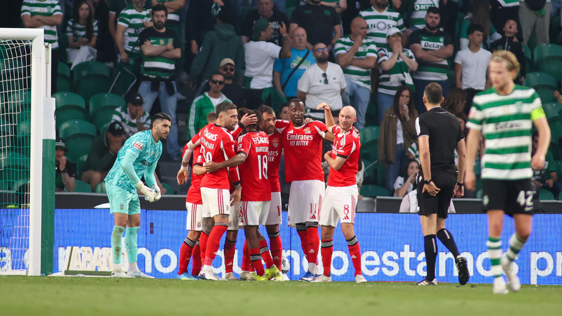 Sporting CP cai para o 3º lugar ao perder em casa com o SL Benfica ...