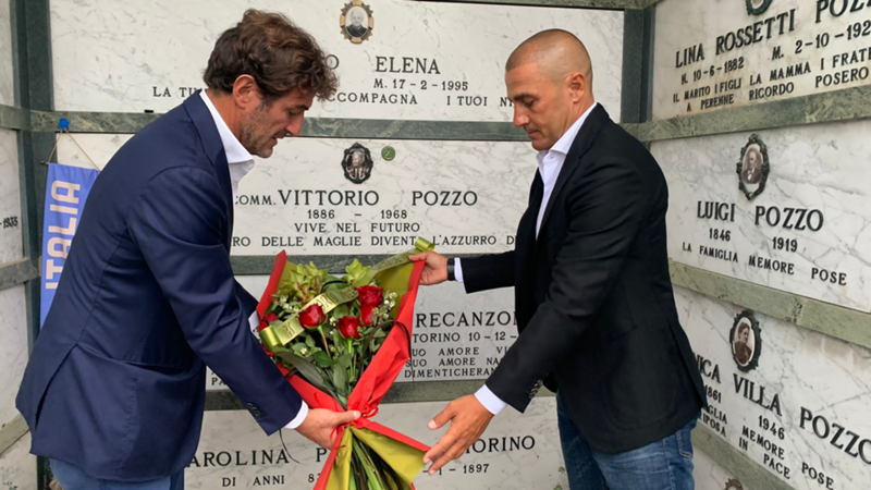 Bellissimo gesto di Cannavaro e Ferrara: fiori per Vittorio Pozzo