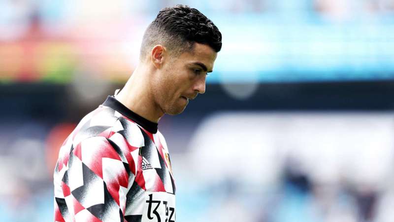 Ronaldo arrabbiato in panchina: lascia il campo prima del fischio finale