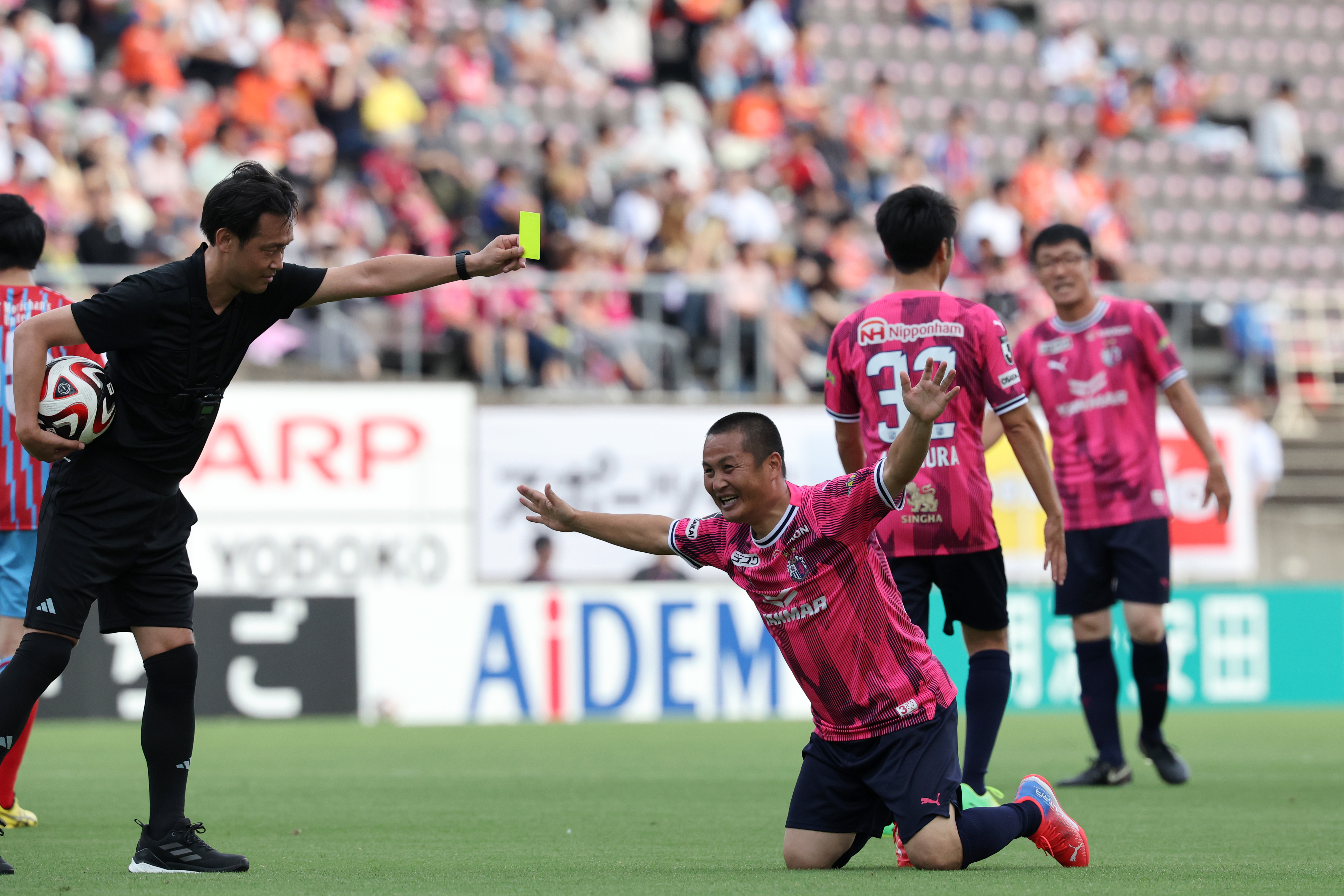 セレッソ大阪30周年記念ボブルヘッド 森島寛晃 香川真司 セレッソ大阪
