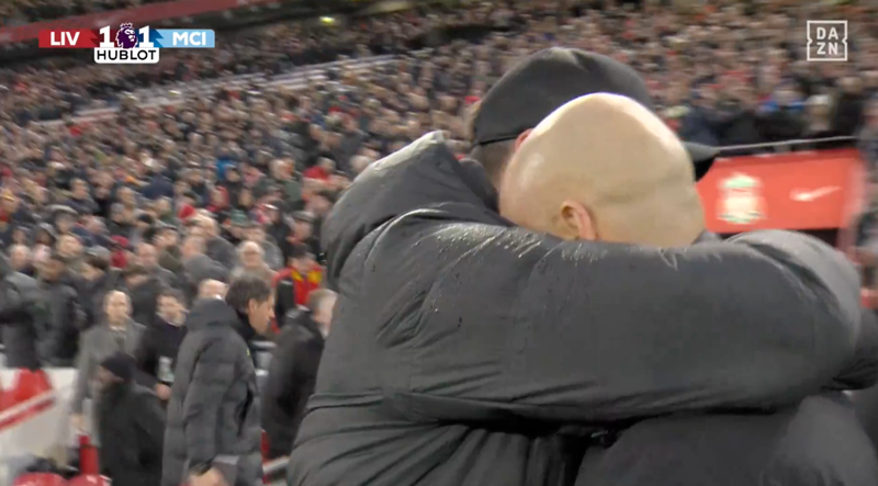 Pep Guardiola, Jurgen Klopp y su abrazo más especial en su último duelo en la Premier League: larguísimo abrazo para poner broche a una rivalidad legendaria