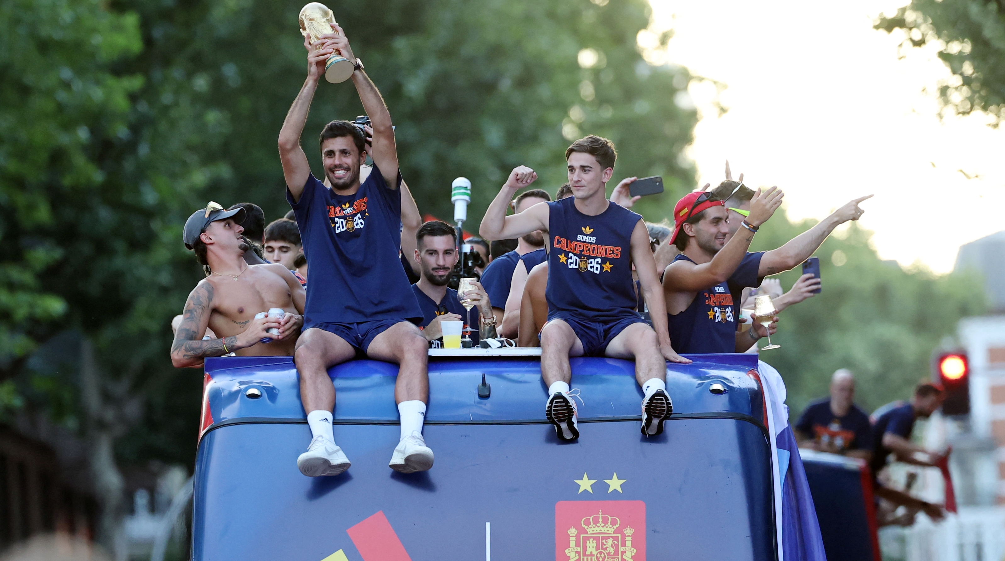 北中米W杯】優勝したスペイン代表が首都マドリードで盛大な祝宴