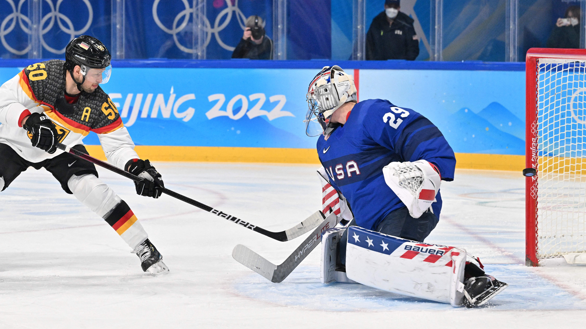 Deutschland-USA-Eishockey-Olympia-2022-Peking-Patrick-Hager-20220213