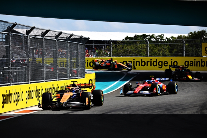 ¿Qué pasó entre Carlos Sainz y Oscar Piastri en el GP de Miami 2024 de F1?