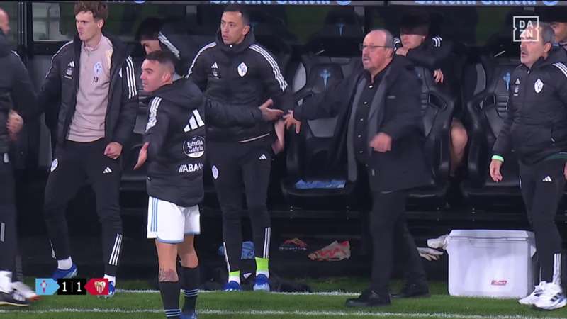 Iago Aspas y su gran enfado tras el penalti anulado con manotazo al VAR incluido: ¡la imagen de la desesperación del Celta de Vigo!