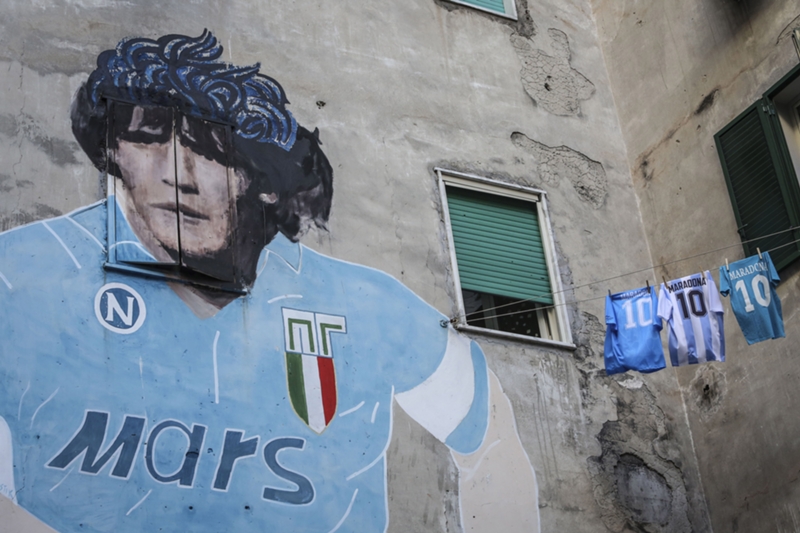 Napoli, che festa per Maradona: le foto della fiaccolata