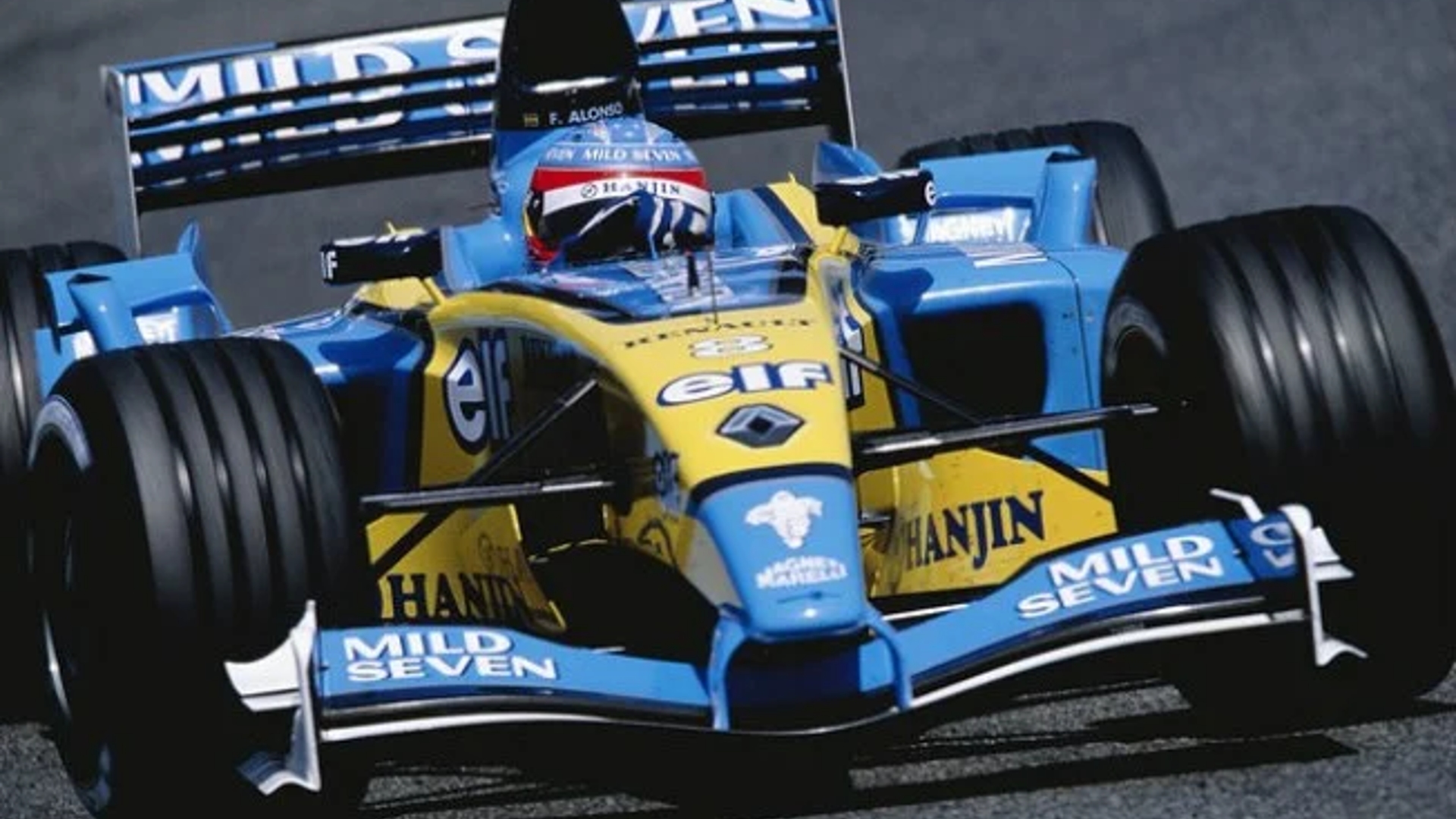 Fernando Alonso de Renault en el coche de carreras de Fórmula 1 en