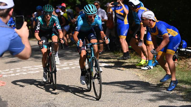 Giro d'Italia 2022, Vincenzo Nibali e Jai Hindley in salita a Superga