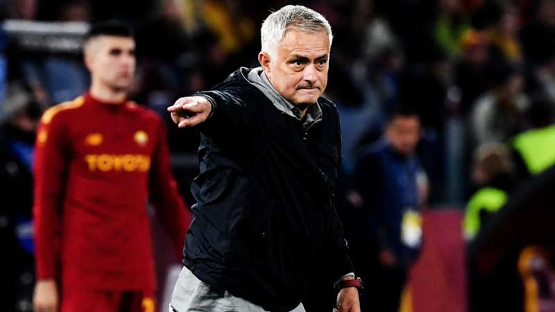 Roma, Mourinho: "Secondo me Zaniolo non andrà via. La Juve? Non ne voglio parlare"