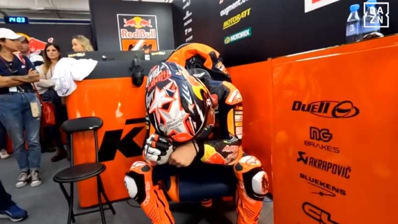 Pedro Acosta y su emotiva despedida del Red Bull KTM Ajo en el GP de Valencia 2023: "Me cago en la h***, ¡no quería llorar!"