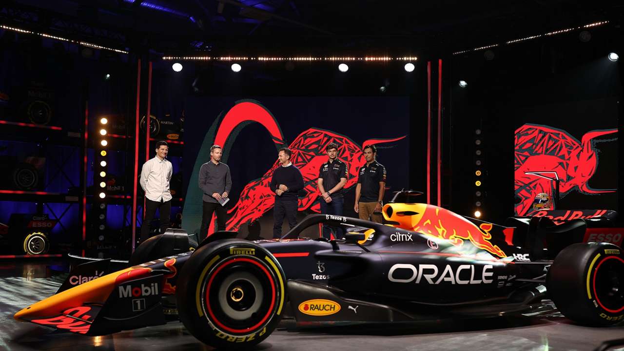 レッドブルが22年型の新マシンrb18を発表 ホーナー代表は 開幕戦ではこのままではない とさらなるアップデートを示唆 F1 Dazn News 日本 レッドブルが22年型の新マシンrb18を発表 ホーナー代表は 開幕戦ではこのままではない とさらなるアップデートを示唆 F1 Dazn News 日本