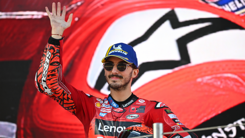 Pecco Bagnaia piensa que es "algo increíble" no haber ganado el Mundial de MotoGP 2024: "He terminado a 10 puntos de Jorge Martín con 8 ceros"