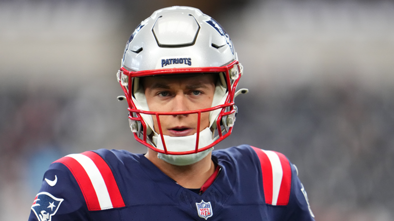 Bill Belichick siembra la duda sobre Mac Jones, su quarterback titular en los New England Patriots: "Tenemos que mirarlo todo"