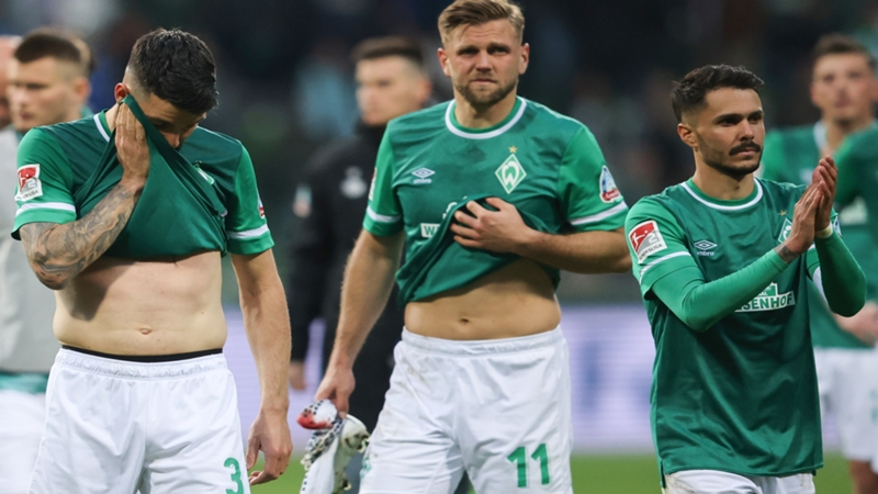 Werder stolpert, Schalker Last-Minute-Sieg: Wechsel an der Spitze