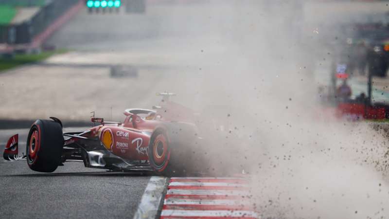 ¡Maniobra al límite! Carlos Sainz reconoce que logró cambiar la dirección para chocar con un buen ángulo y no destrozar su Ferrari tras su accidente en la clasificación del GP de China de F1