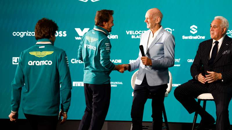 Fernando Alonso cataloga a Adrian Newey como una "inspiración": "Gracias a su talento y a sus coches, todos mejoramos"