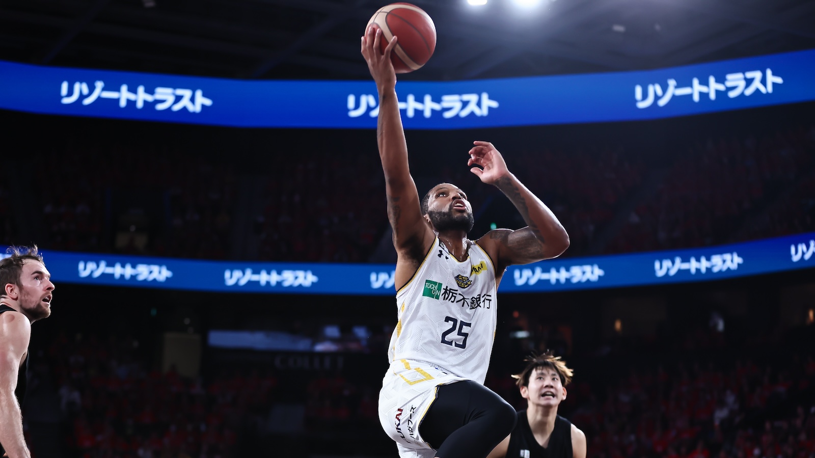 B1ピックアップマッチ】10季目開幕…王者宇都宮が白星発進、敵地でA東京