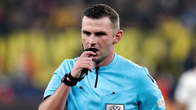 Deutschland vs. Dänemark, Schiedsrichter: Das ist Michael Oliver