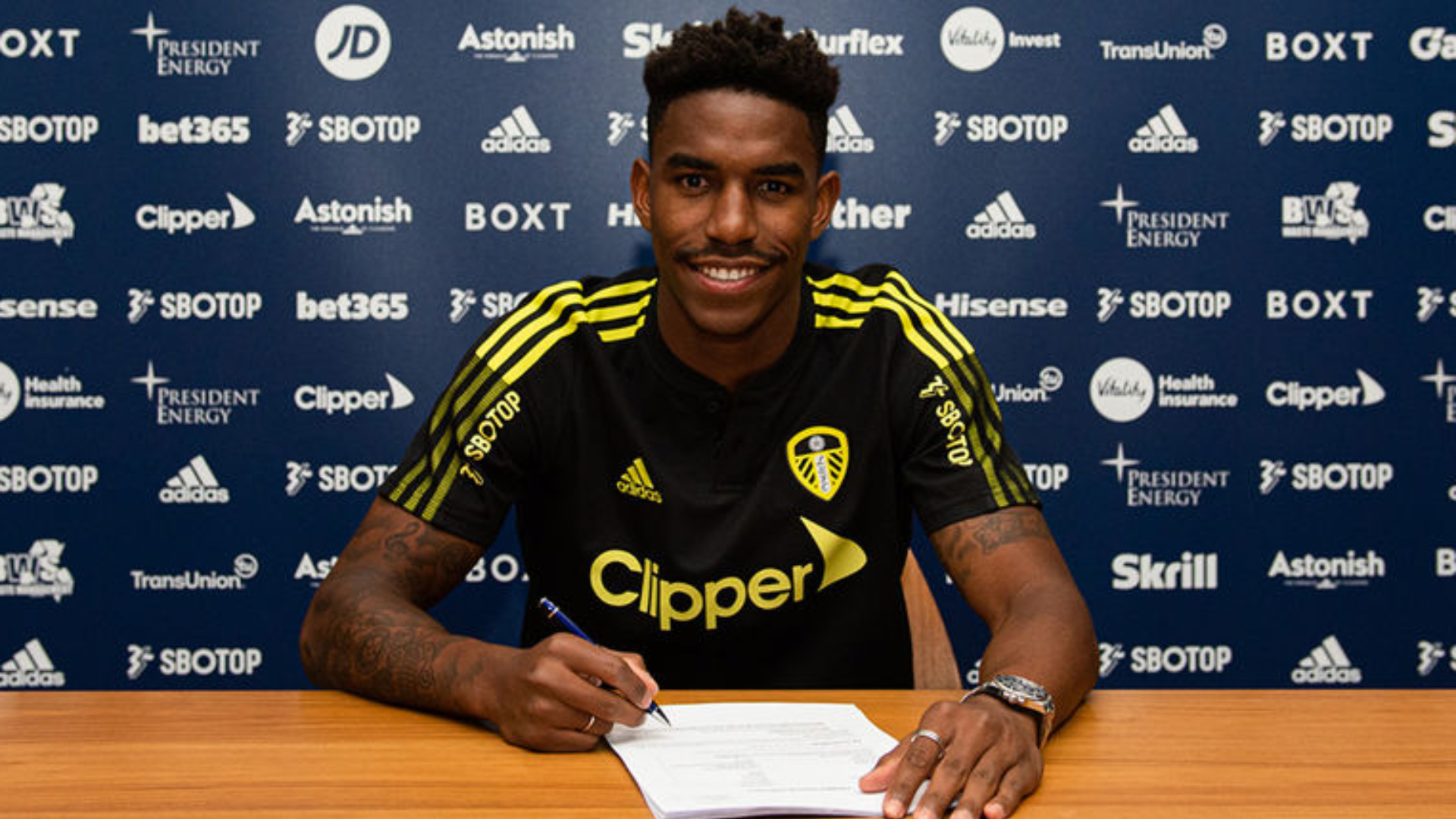 junior-firpo-leeds-official-site-ftr