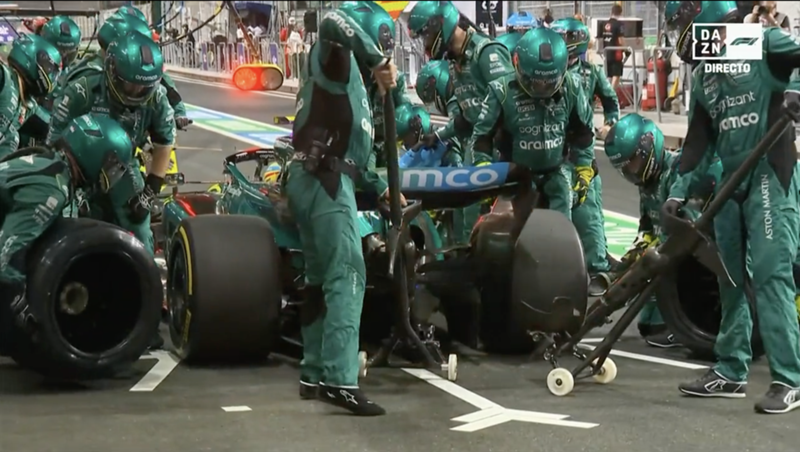 Trabajar en el coche según la FIA: ¿qué dice y cuál es la normativa en los pitstops de F1?