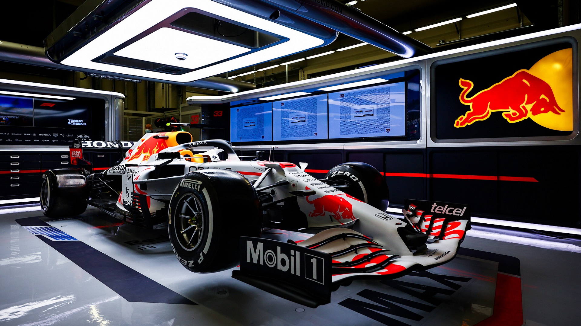 ホンダと日本のファンに敬意を」レッドブルが伝統的なホンダカラーで 