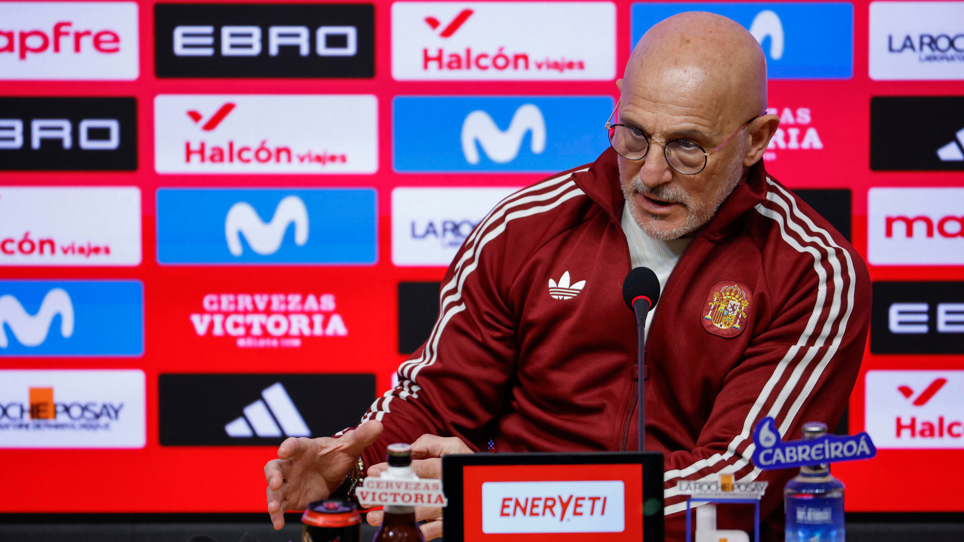 Luis de la Fuente defiende a Joan García ante posible hostilidad en Barcelona