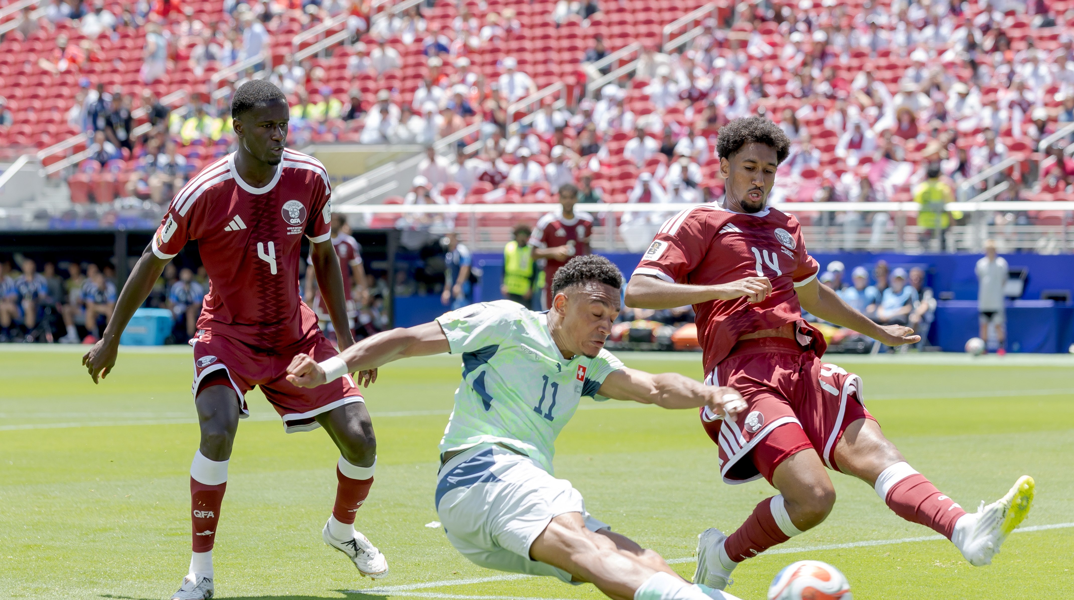 北中米W杯】公式発表は約6万8000人も…カタールvsスイスは空席目立つ
