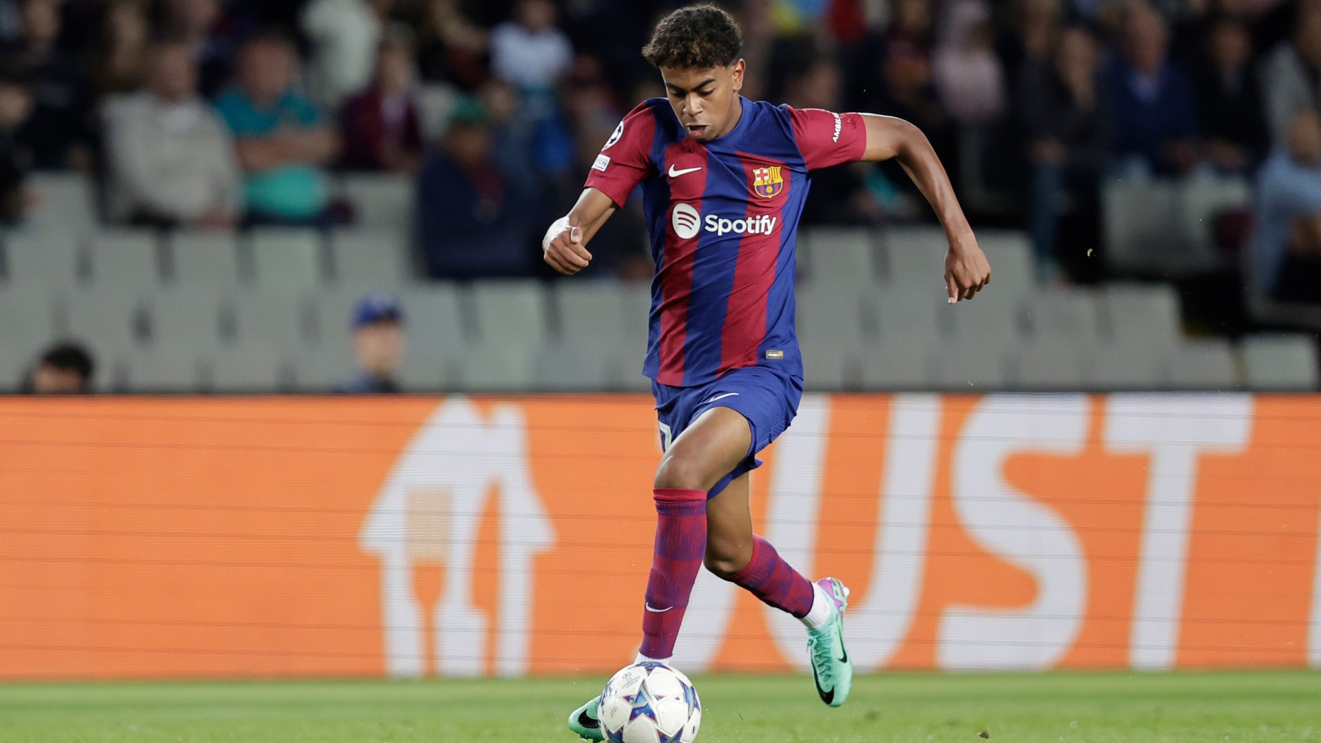 Lamine Yamal, Gehalt Hat der Barca Youngster schon einen Profivertrag