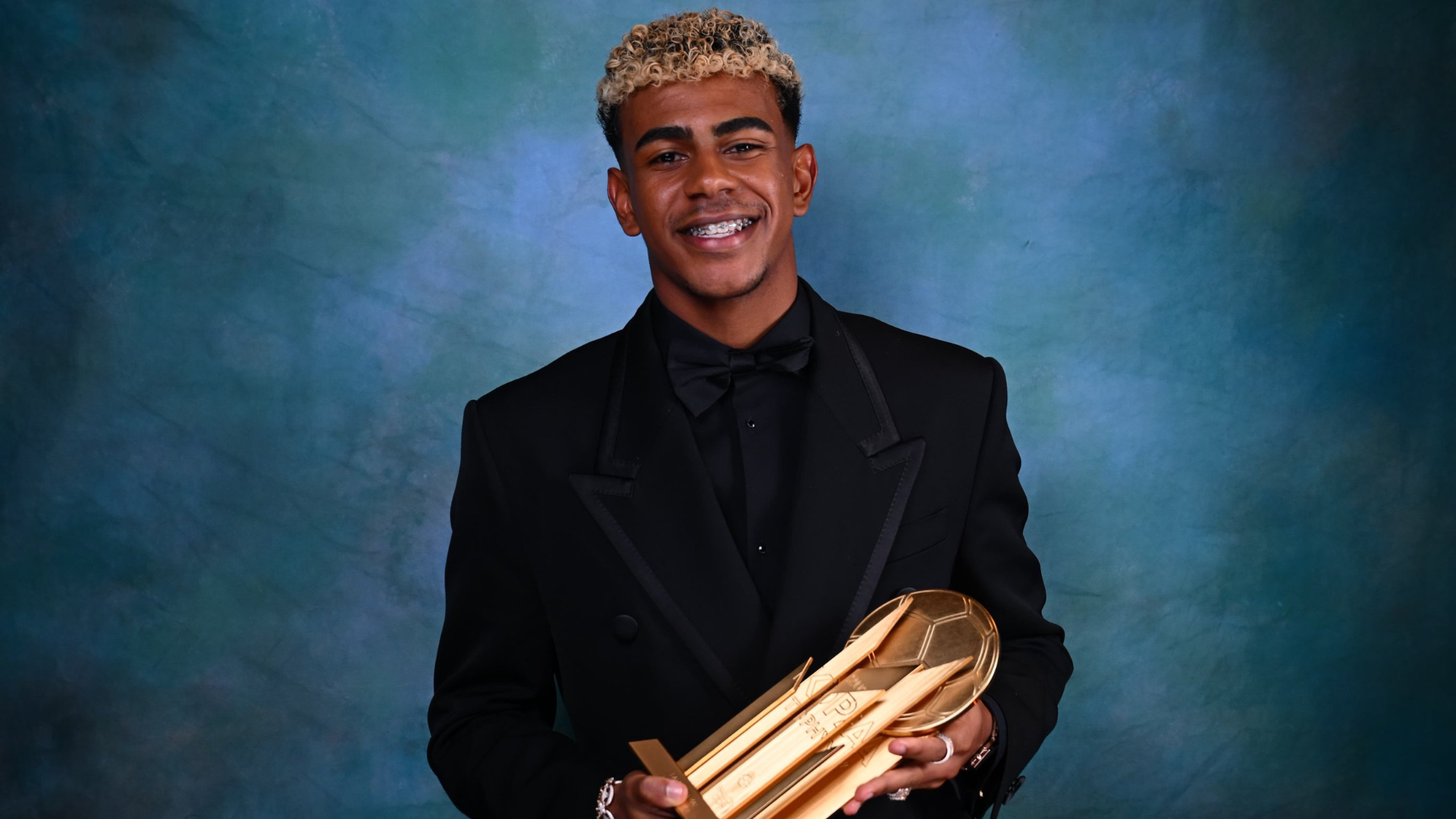 Lamine Yamal y su promesa después de hacer historia y repetir el Trofeo Kopa:  “Espero seguir trabajando y conseguir muchos más” | DAZN News ES