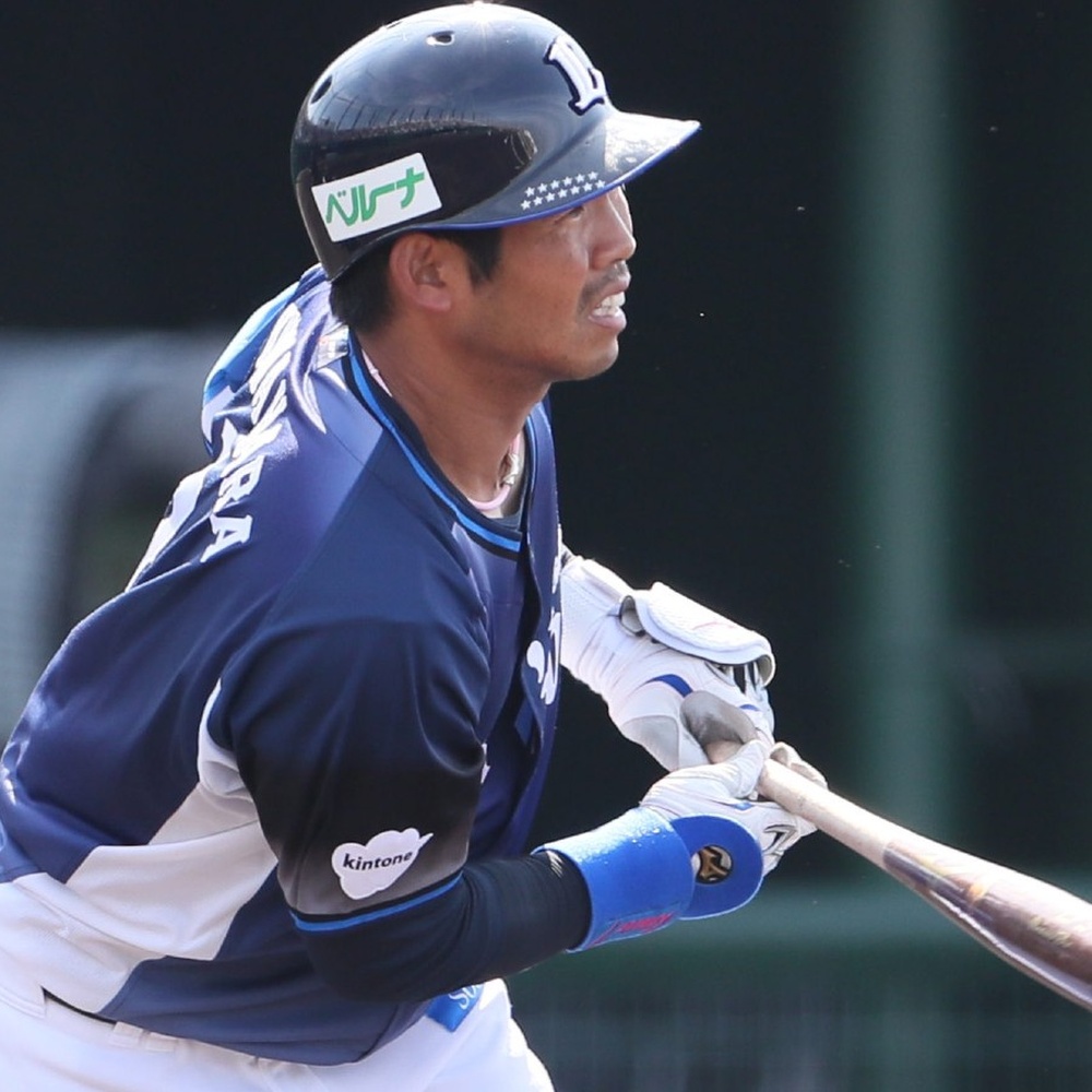 楽天・伊藤裕季也、カッコよすぎる確信弾の“決めポーズ”に反響 高々と