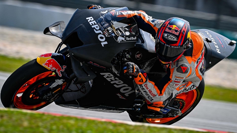 Stefan Bradl relata la cruda realidad de Marc Márquez con la Honda: "La moto y las herramientas que tiene no están preparadas para su nivel"
