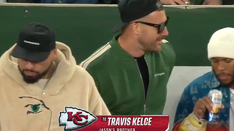 Travis Kelce se deja ver en Nueva York: el tight end fue a ver a su hermano Jason Kelce al MetLife Stadium