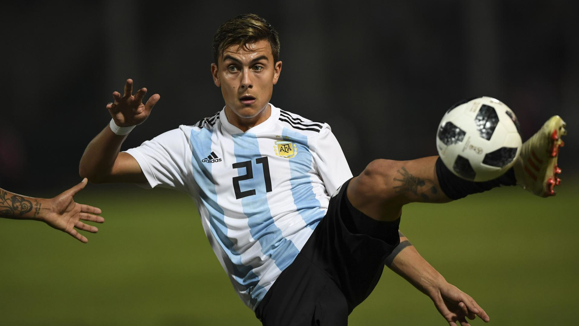 Dybala in azione con l'Argentina