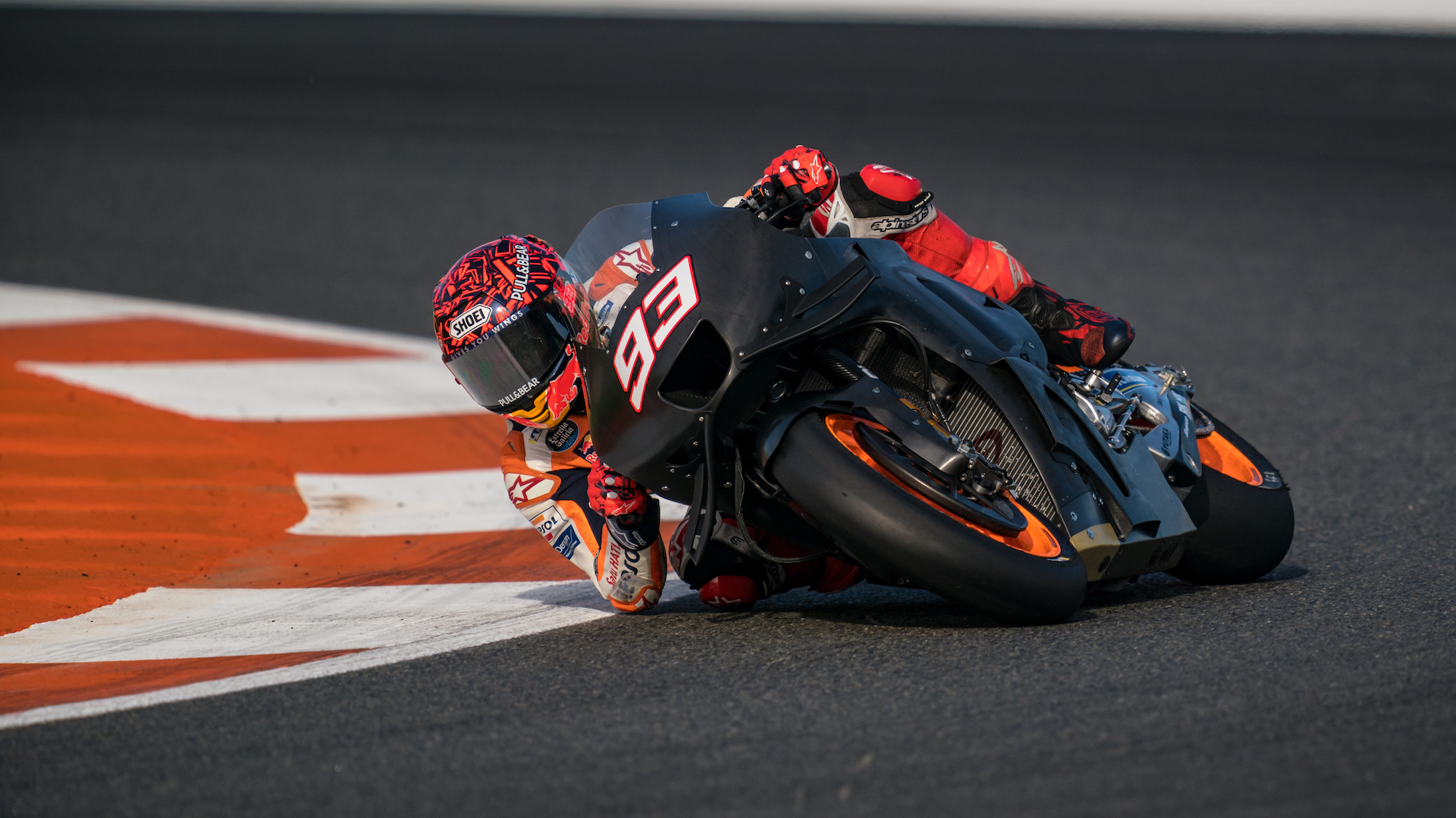 ¿Cuántos caballos tiene una MotoGP 2022