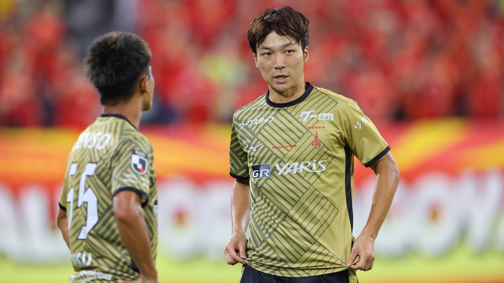 椎橋慧也選手サイン入りミニサッカーボール 移籍情報】福岡が名古屋MF椎橋慧也を期限付き移籍で獲得！「今とても