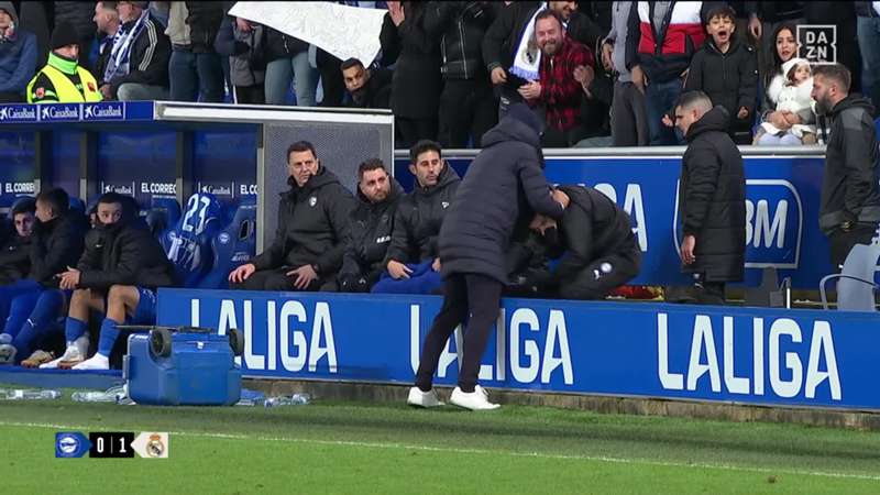 El tremendo enfado de Luis García Plaza con el Alavés tras perder con el Real Madrid en el último minuto