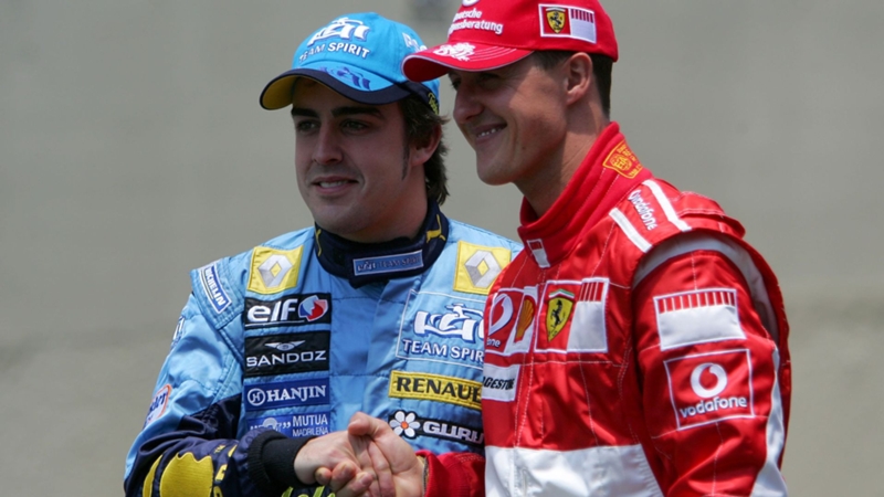 Fernando Alonso 'se quita el sombrero' con Michael Schumacher: "Muchas cosas en la Fórmula 1 cambiaron a mejor gracias a él"