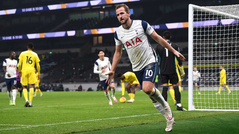 Harry Kane says he's 'staying at Tottenham this summer'