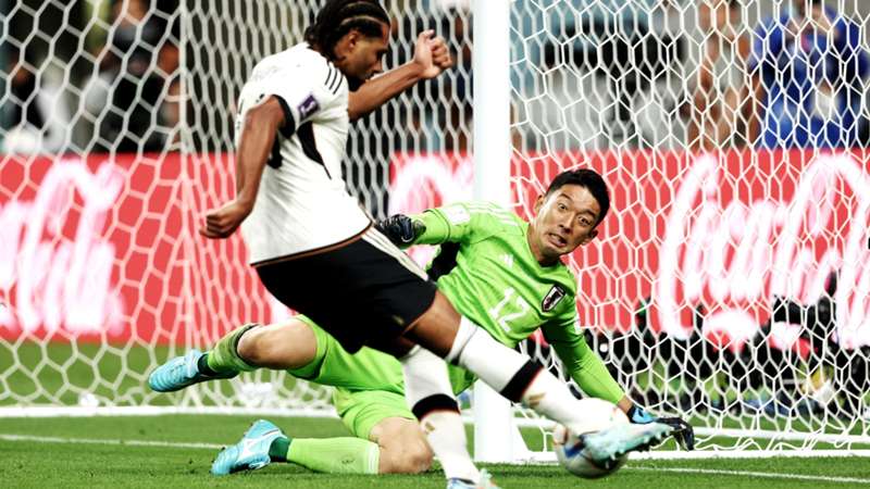 日本の運命を左右した 18秒間の4連続セーブ Pkマスターによる ハットトリックセーブ など世界を驚かせた驚愕のディフェンス Fifaワールドカップタイム Dazn News 日本