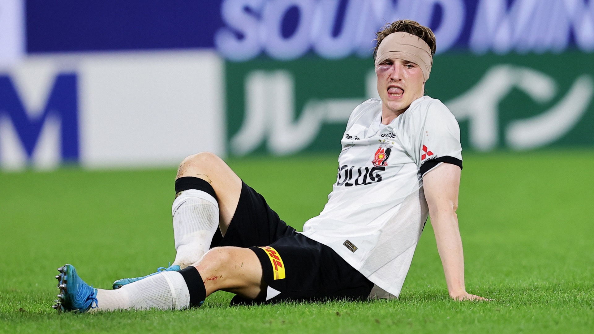 浦和レッズ 2024 1/5 直筆サイン入 5 ホイブラーデン選手