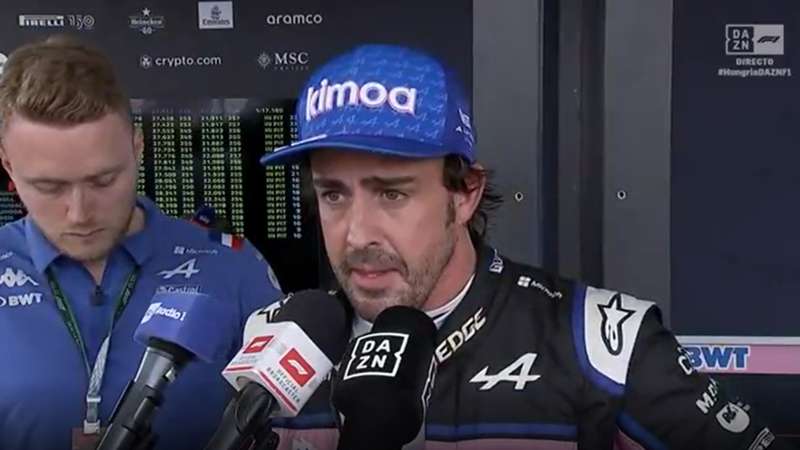 Fernando Alonso, muy disgustado tras su abandono en Singapur: "Perder 60 puntos en un campeonato es inaceptable"