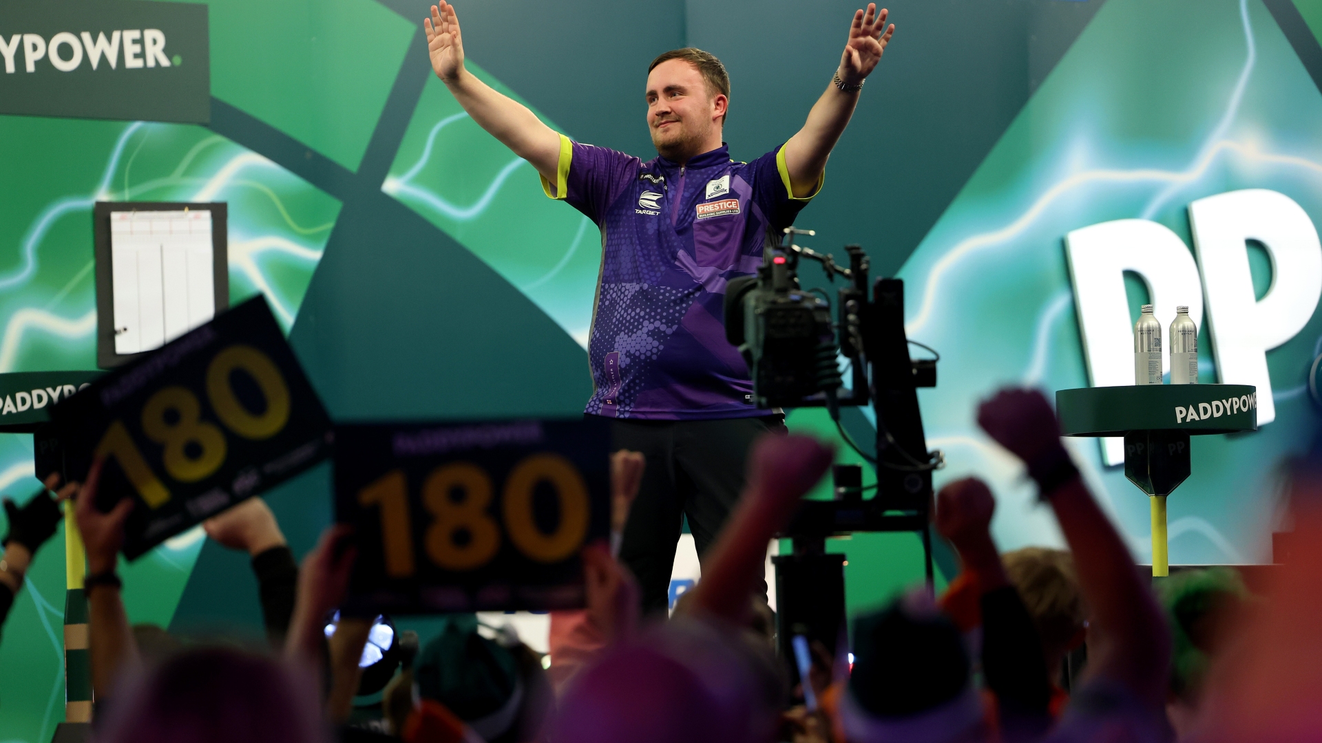 Wer zeigt / überträgt Darts World Matchplay 2024 live im TV und LIVE