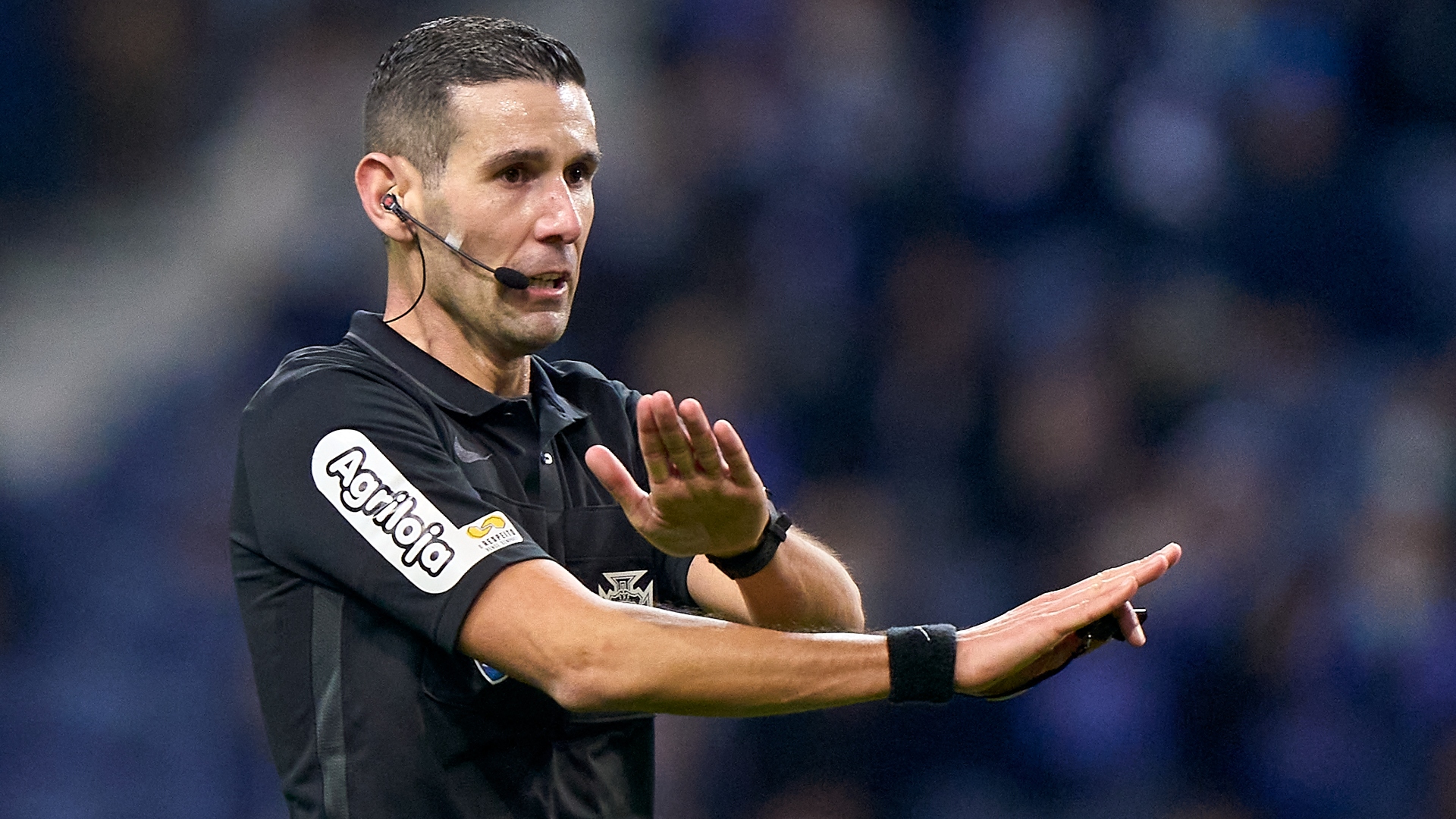 FC Bayern München vs. Galatasaray, Schiedsrichter Das ist Antonio Emanuel Carvalho Nobre DAZN FC Bayern München vs. Galatasaray, Schiedsrichter Das ist Antonio Emanuel Carvalho Nobre DAZN