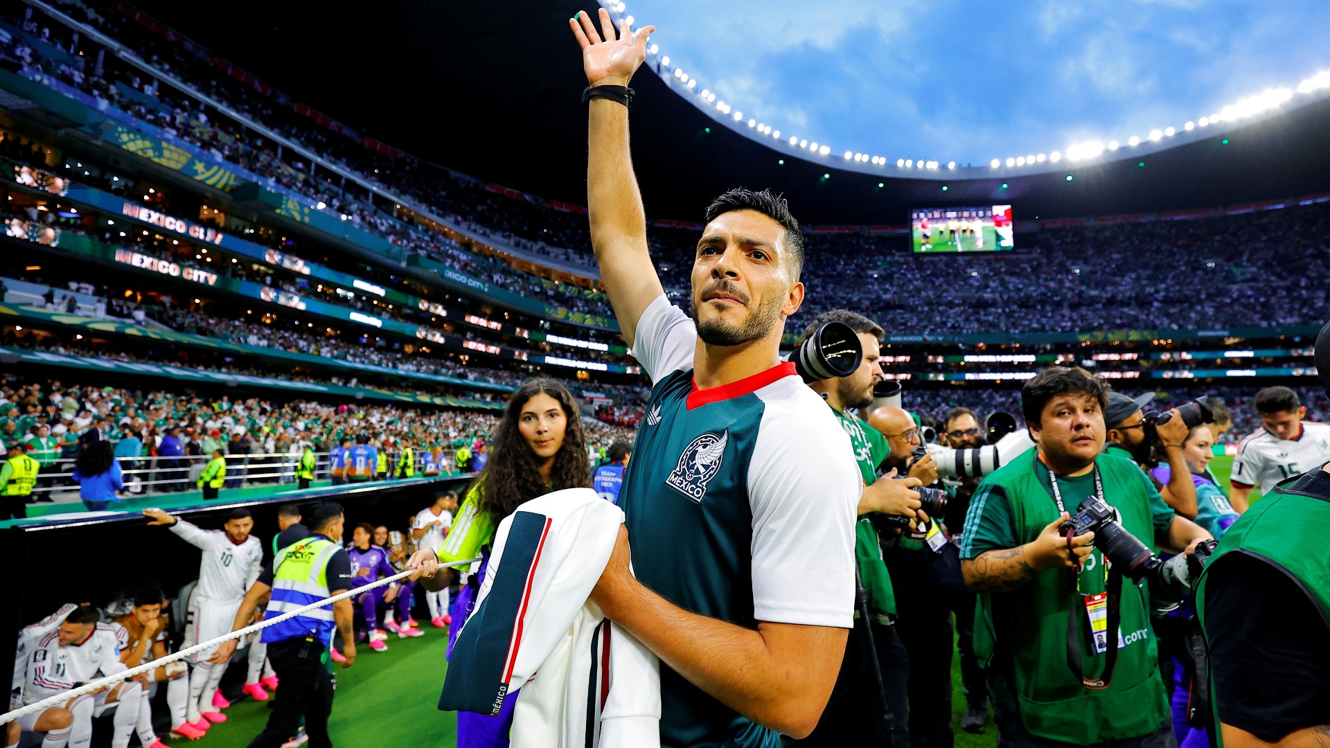 北中米W杯】歓喜の裏で起きていた卑劣な行為…メキシコ代表の家族が