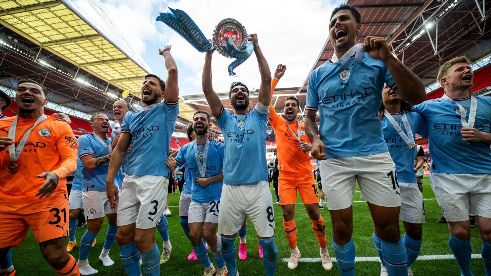 how-many-trophies-has-manchester-city-won-when-was-the-last-trophy