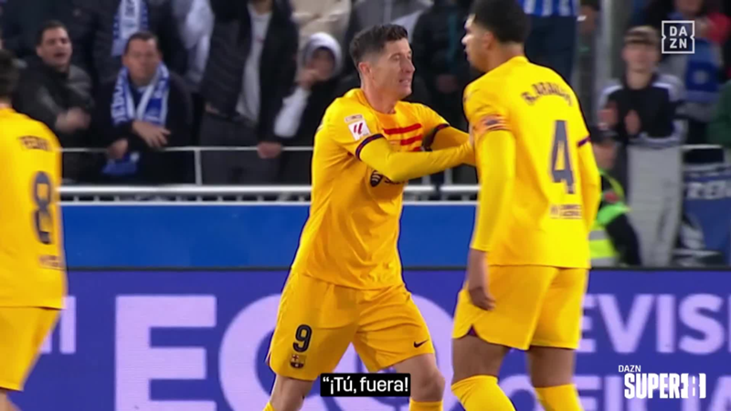 Robert Lewandowski saca su faceta de capitán con el Barcelona para evitar la sanción de Ronald Araújo: "Tú vete fuera"