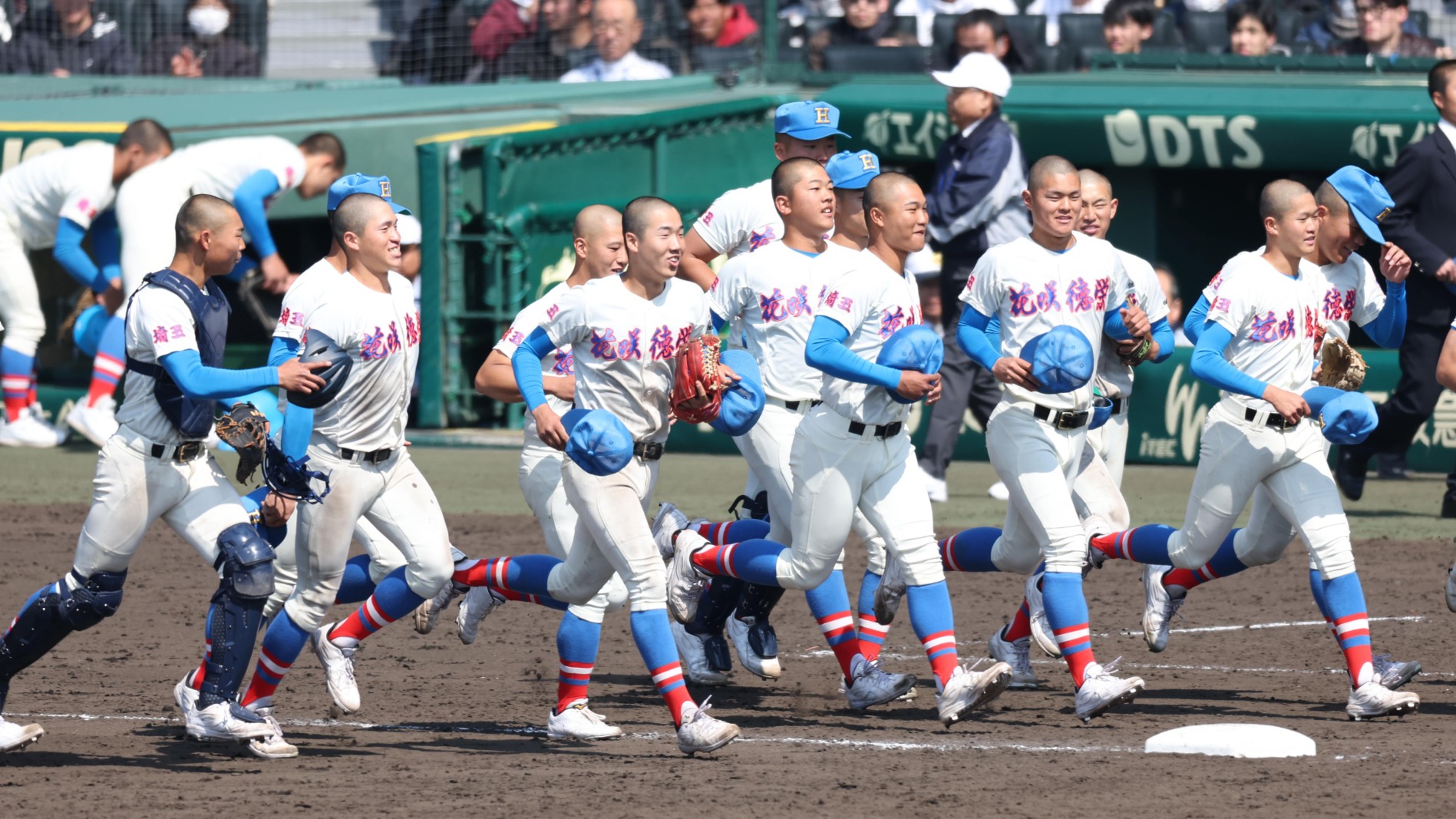 岩井隆監督の采配がピタリ！花咲徳栄が終盤に足を使った逆転劇で初戦