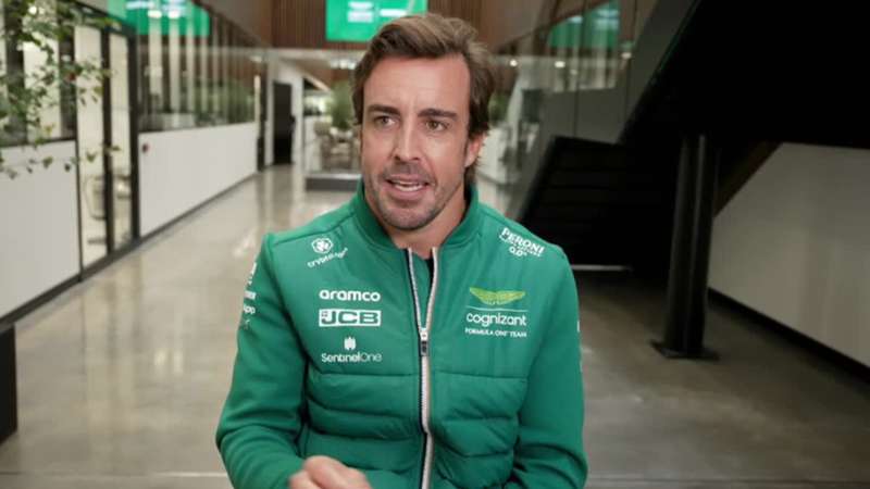 Fernando Alonso abre las puertas de Aston Martin a DAZN: "La 33 se ha instalado en el equipo y vamos a intentarlo cada fin de semana"