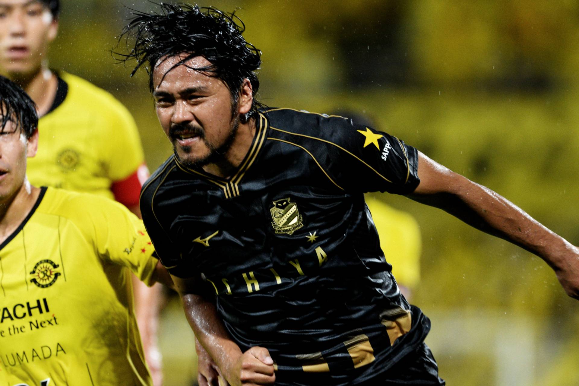 動画 札幌の興梠が柏の上島に倒された場面はpkが妥当 後ろからのタックルは不用意極まりない Jリーグジャッジリプレイ Dazn News 日本